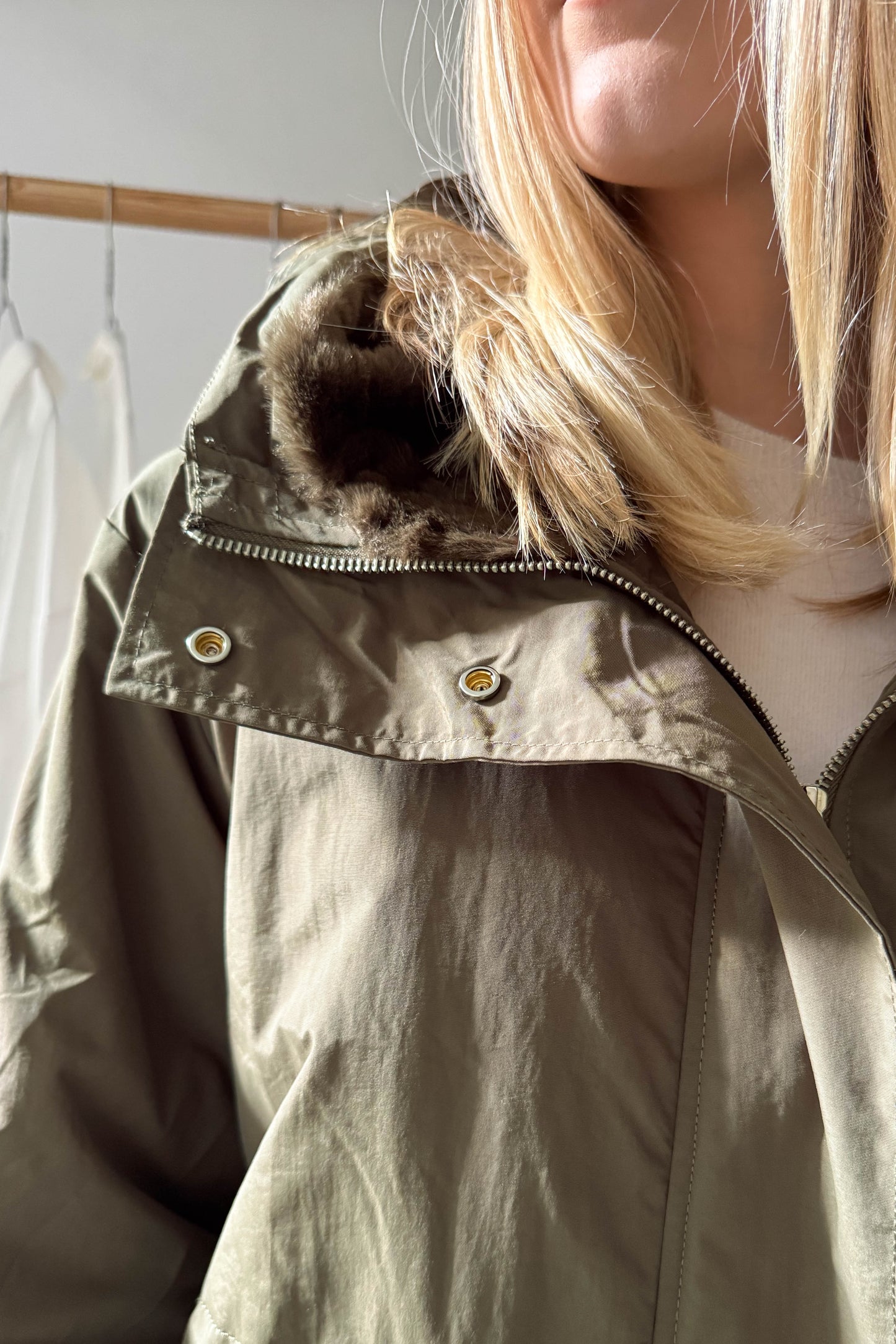 Bélelt, kapucnis kabát-khaki