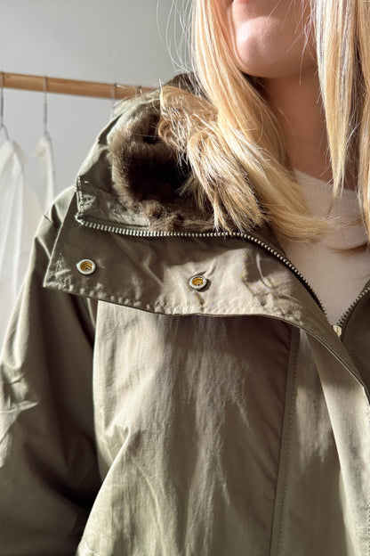 Bélelt, kapucnis kabát-khaki