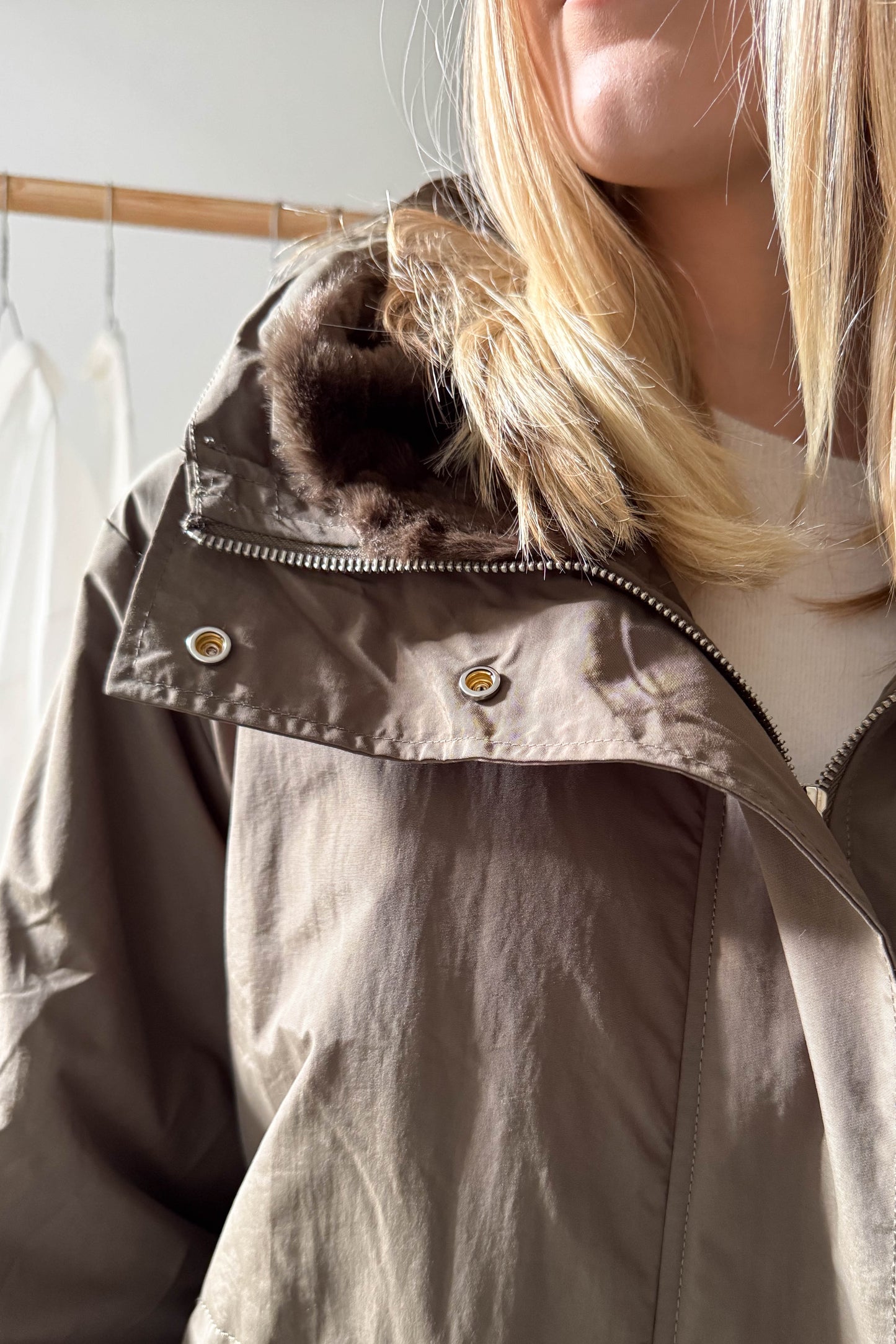 Bélelt, kapucnis kabát-khaki