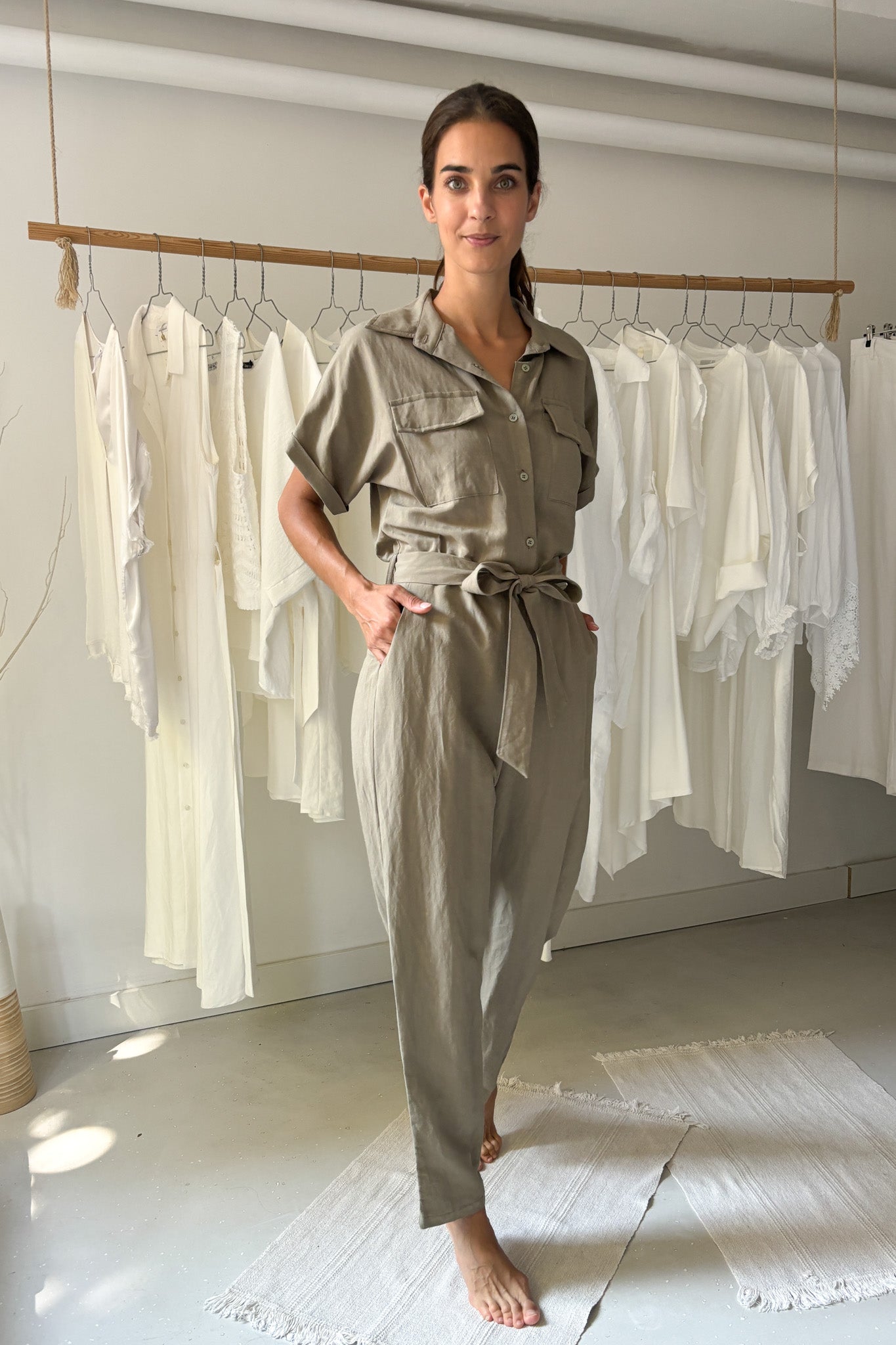 Megkötős len overál