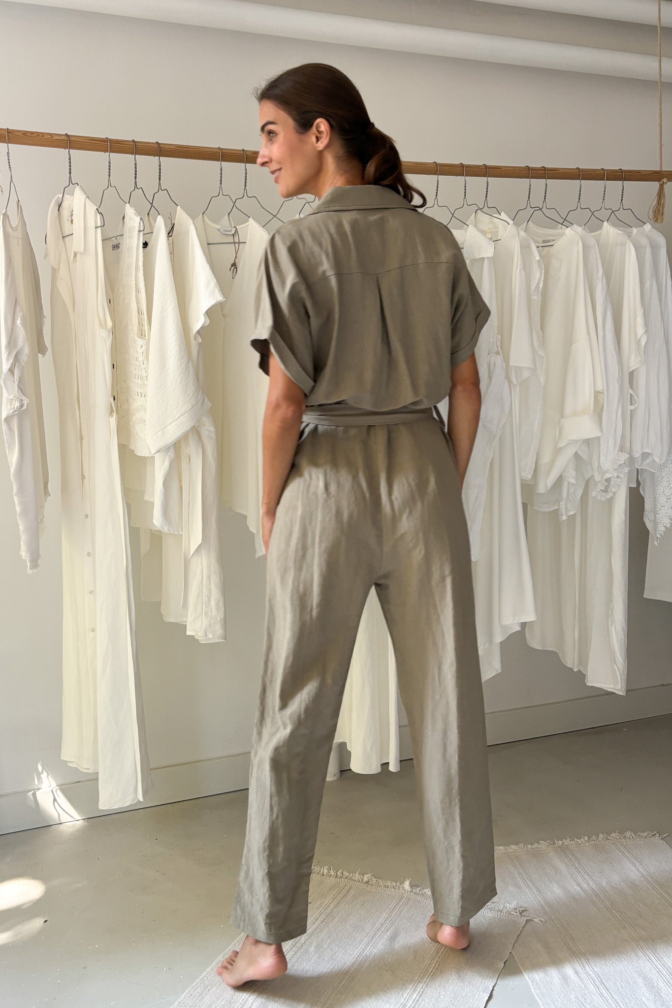 Megkötős len overál