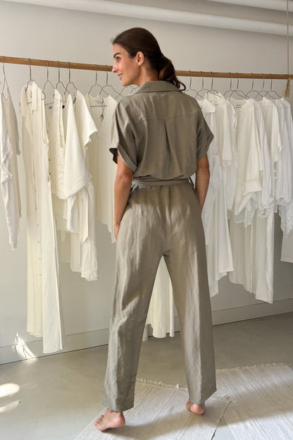 Megkötős len overál