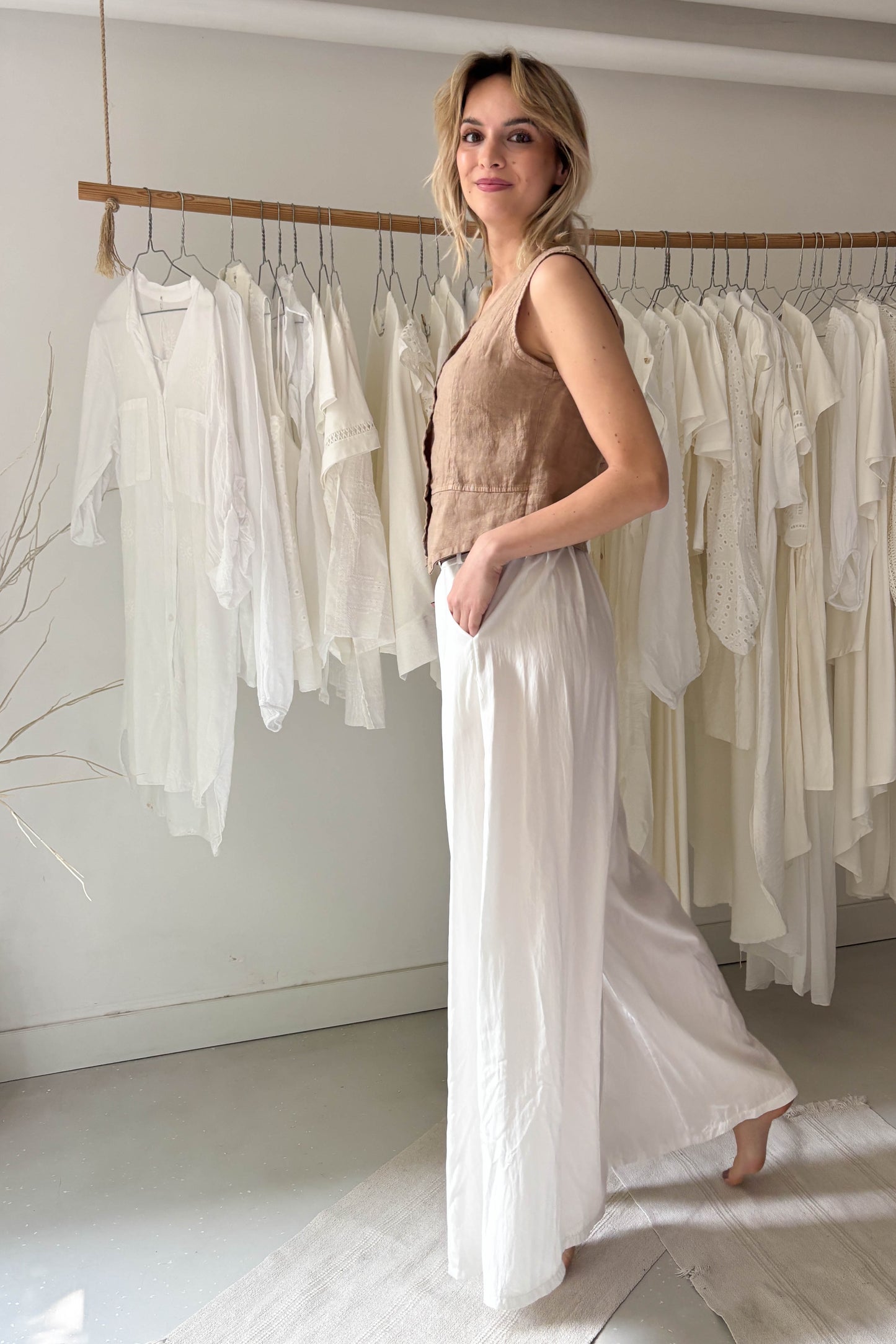 Linen vest-camel brown