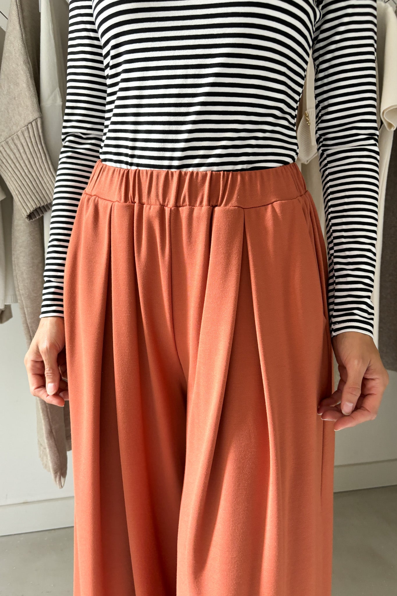 Elöl hajtásos, nadrág - pasztell tégla színű