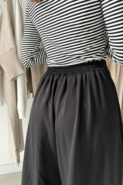 Vastagabb, lenge, viszkóz nadrág - fekete