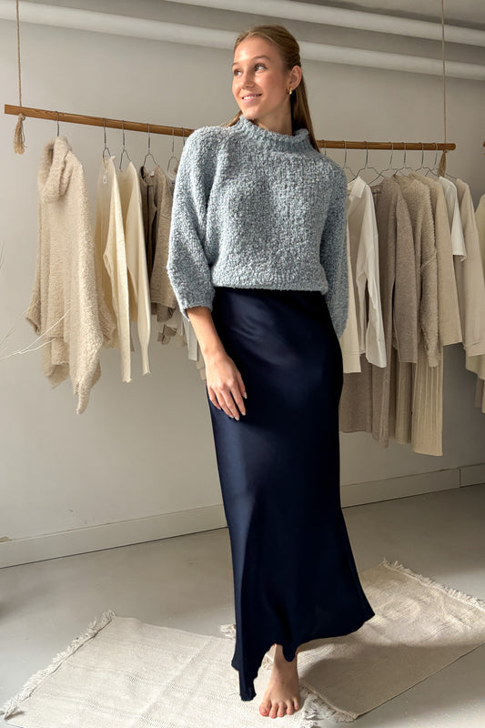 Sötétkék szaténszoknya