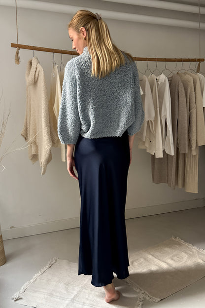 Sötétkék szaténszoknya