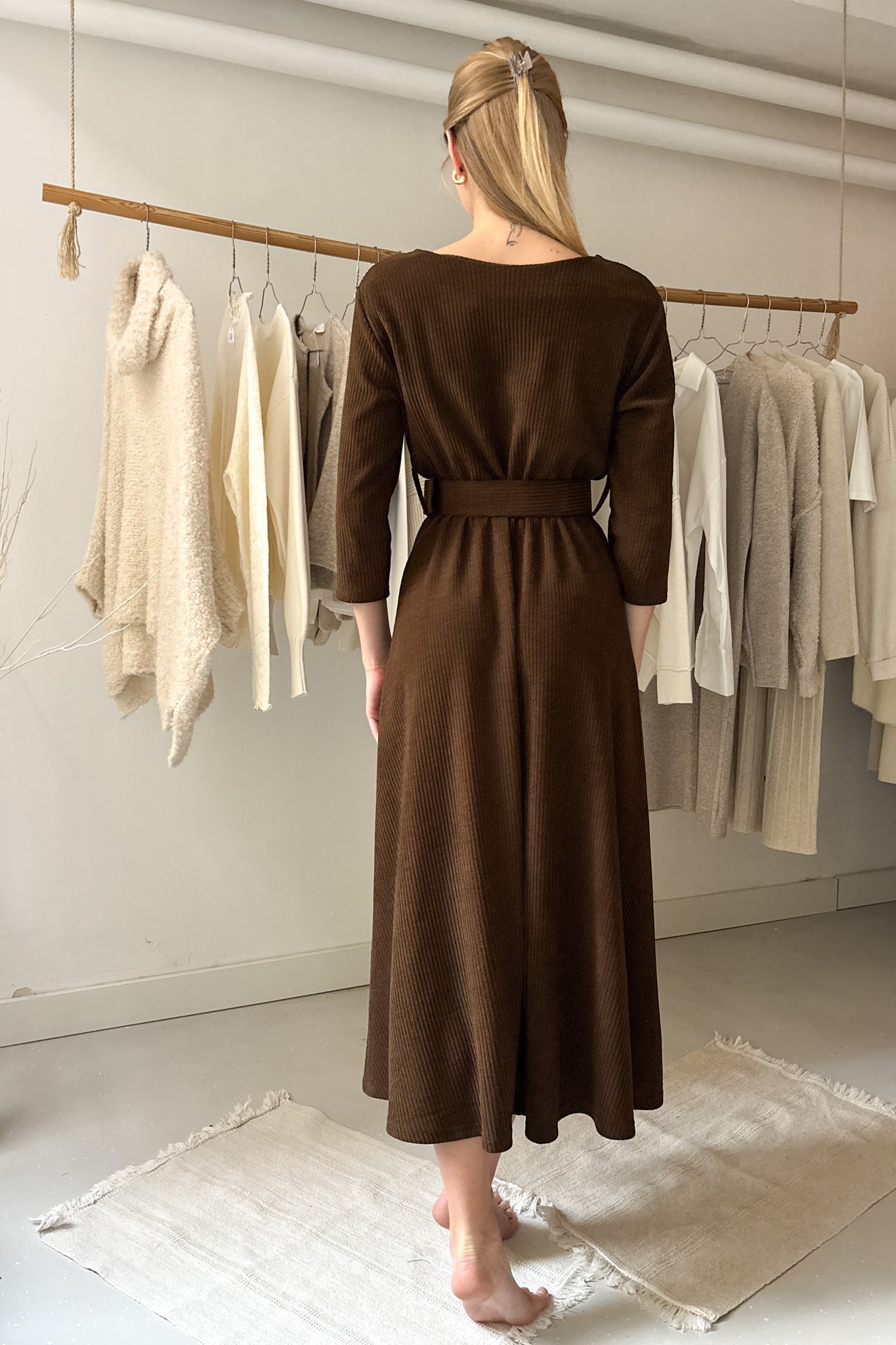 Kordbársony midiruha - csokibarna