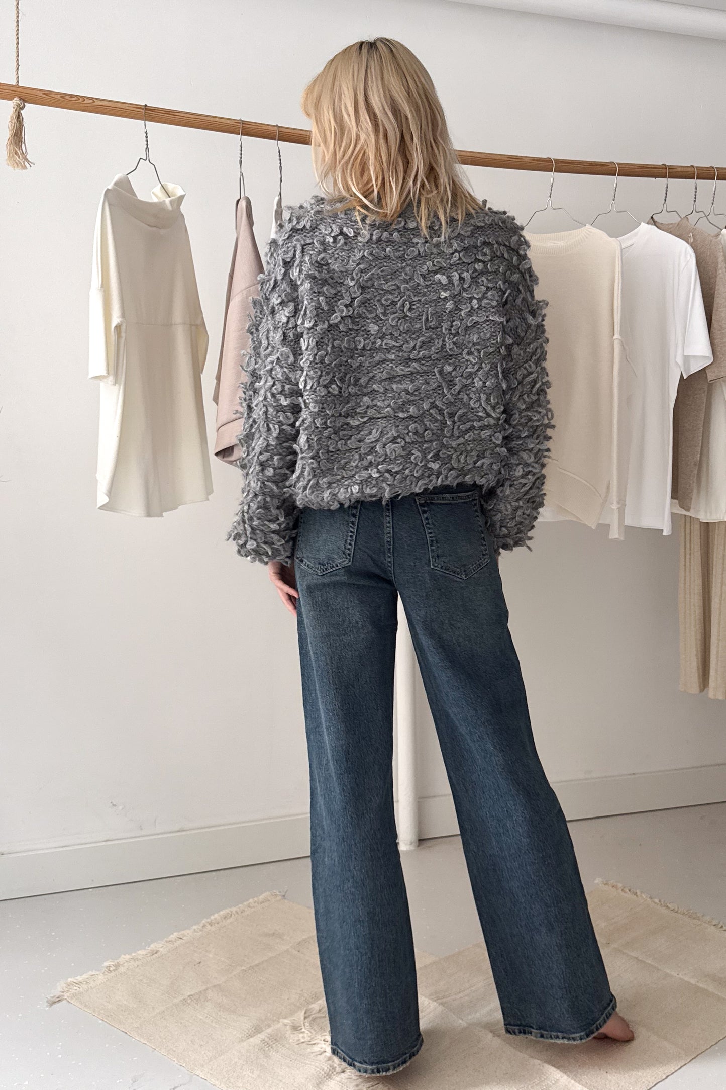 Texturált hurkolt kötött pulcsi