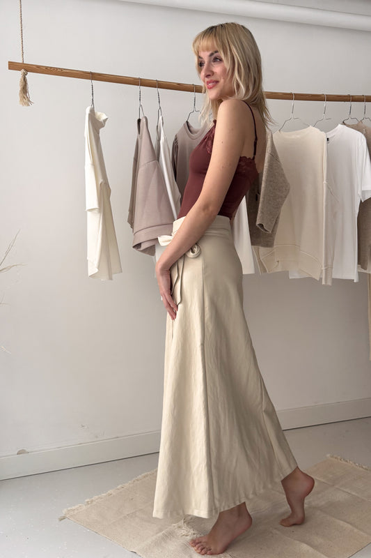 Átlapolós bőrszoknya