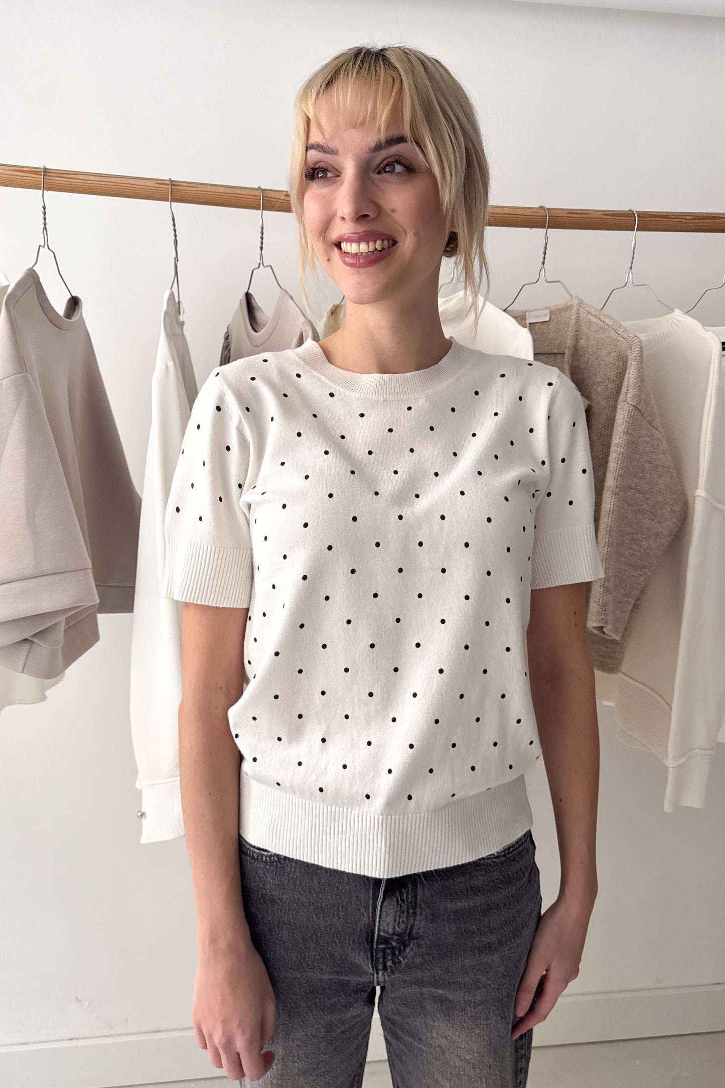 Pöttyös kötött rövidujjú felső