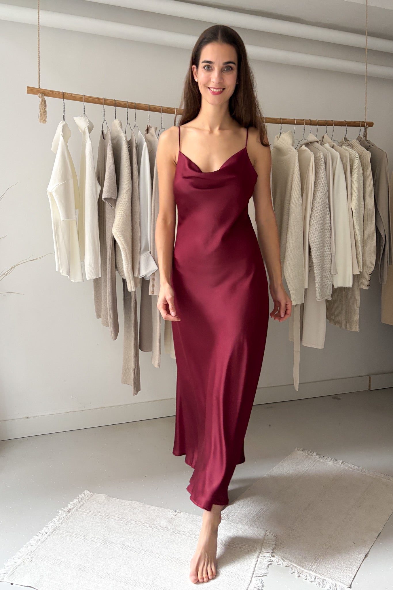 Spagettipántos ruha - burgundi