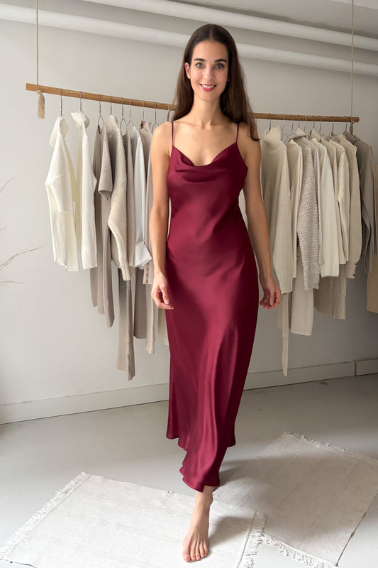 Spagettipántos ruha - burgundi