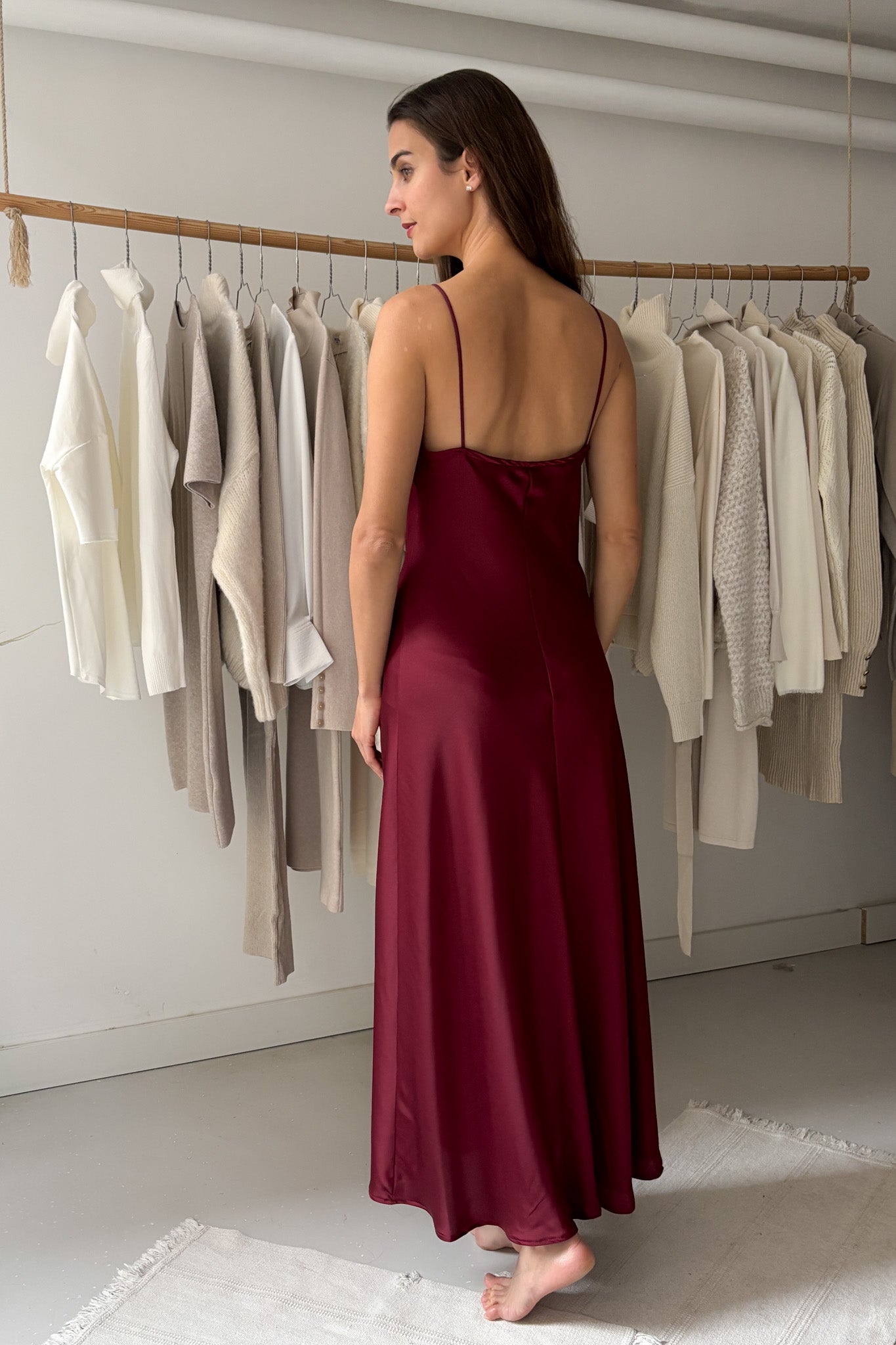 Spagettipántos ruha - burgundi