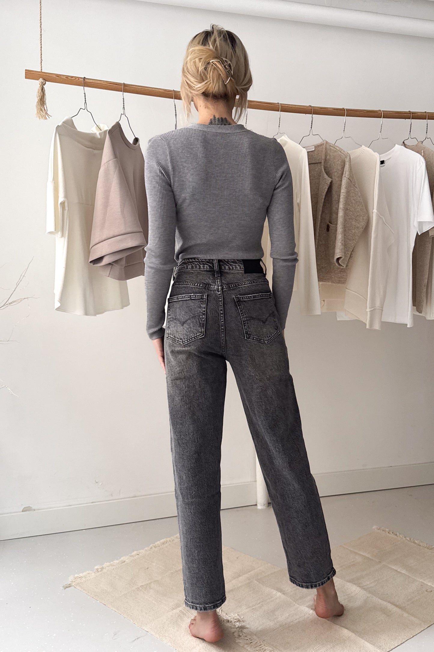 Szürke hosszúujjú felső