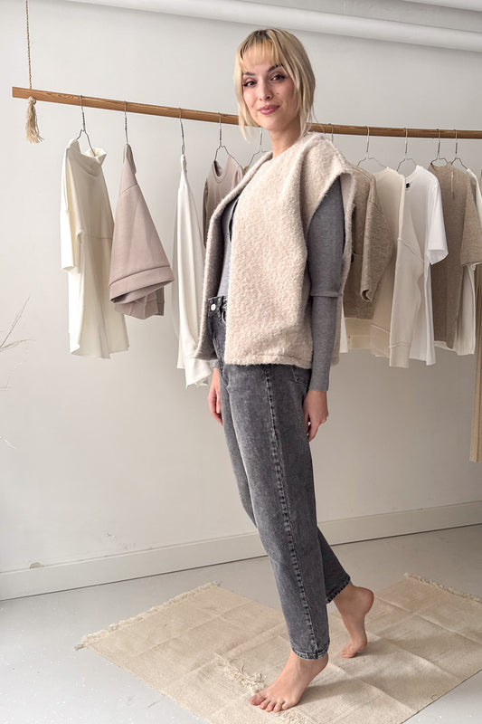 Oversize, szőrös mellény - mandulabarna