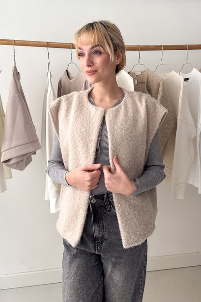 Oversize, szőrös mellény - mandulabarna