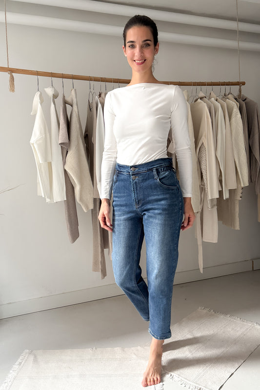 Derékon húzott farmer