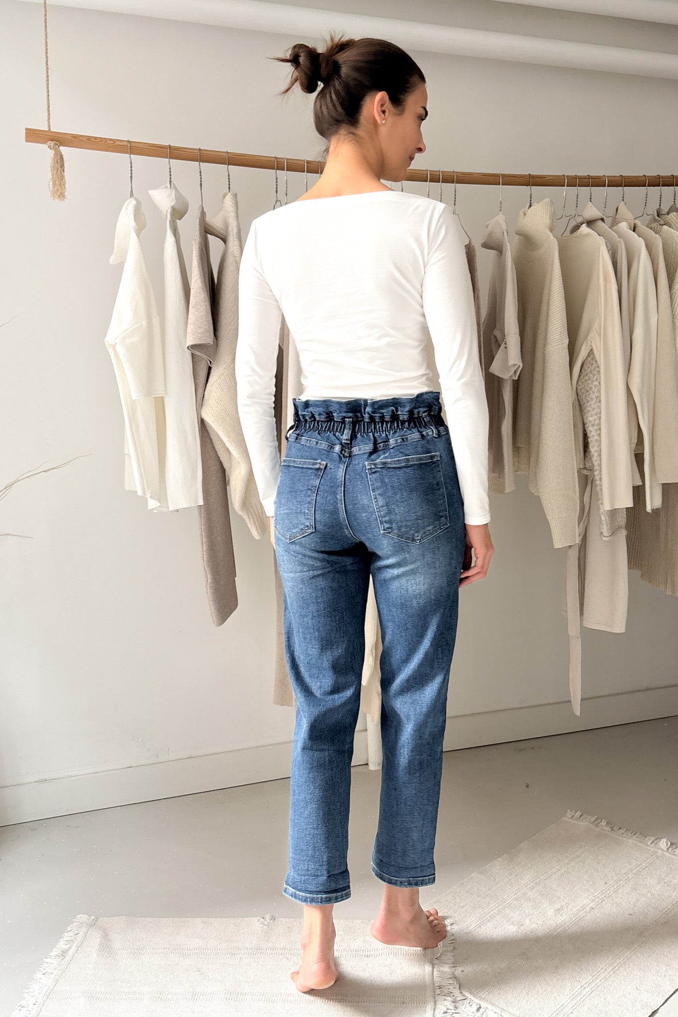 Derékon húzott farmer