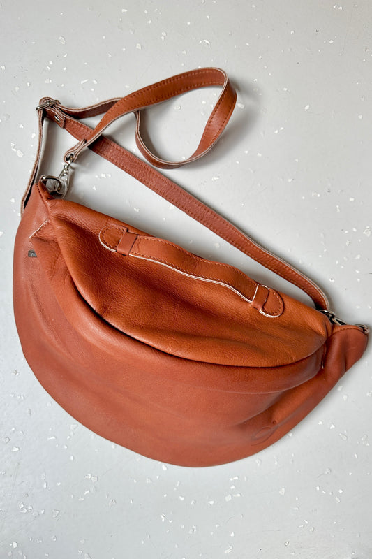 Oversize övtáska - konyak szín