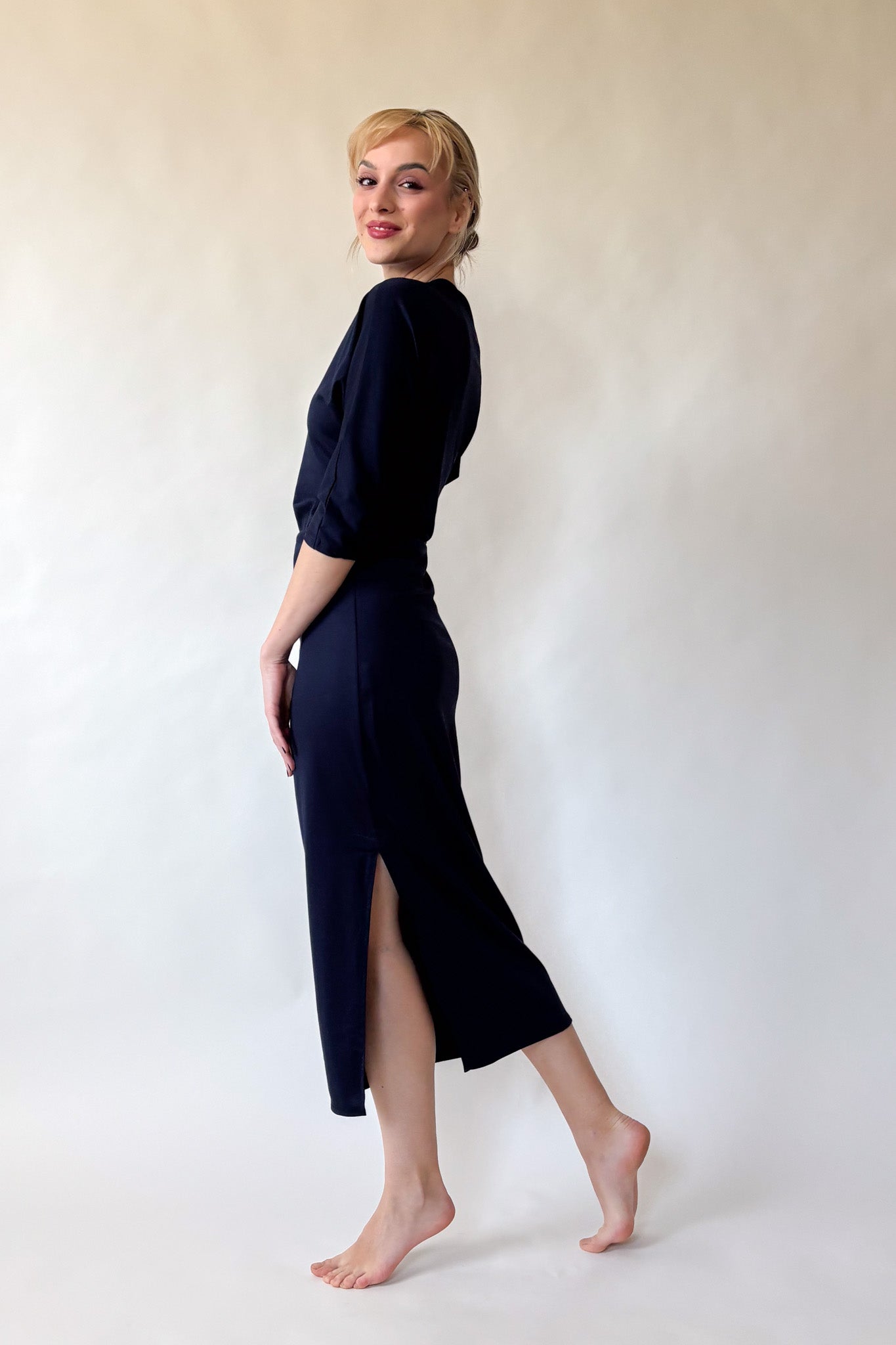 Éjkék, félvállas ruha