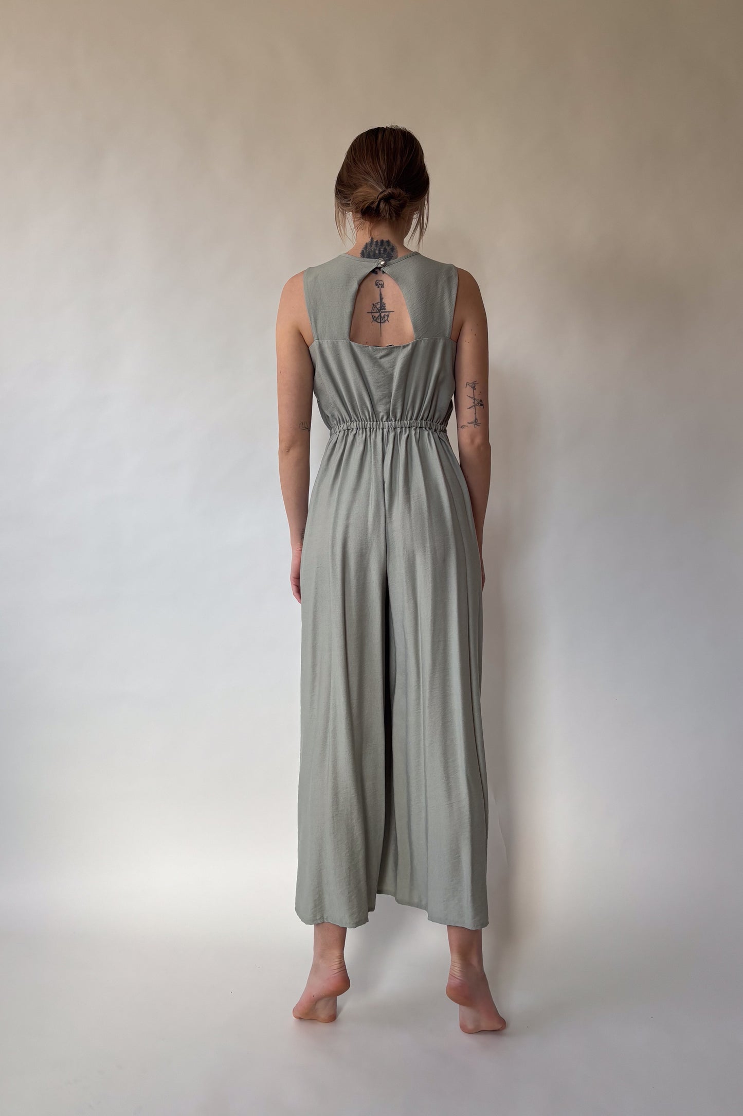 Sleeveless backless jumpsuit - pastel green 
