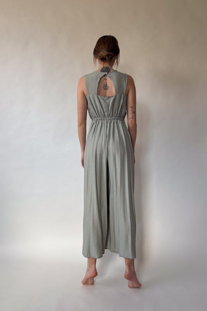 Sleeveless backless jumpsuit - pastel green 
