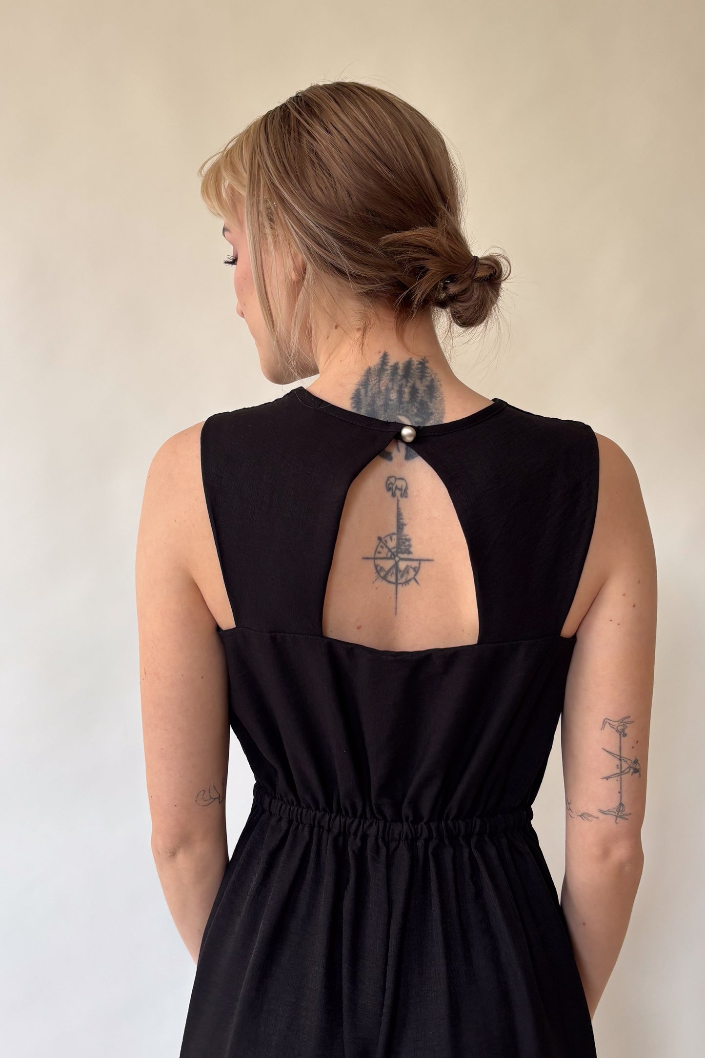 Sleeveless backless jumpsuit-black