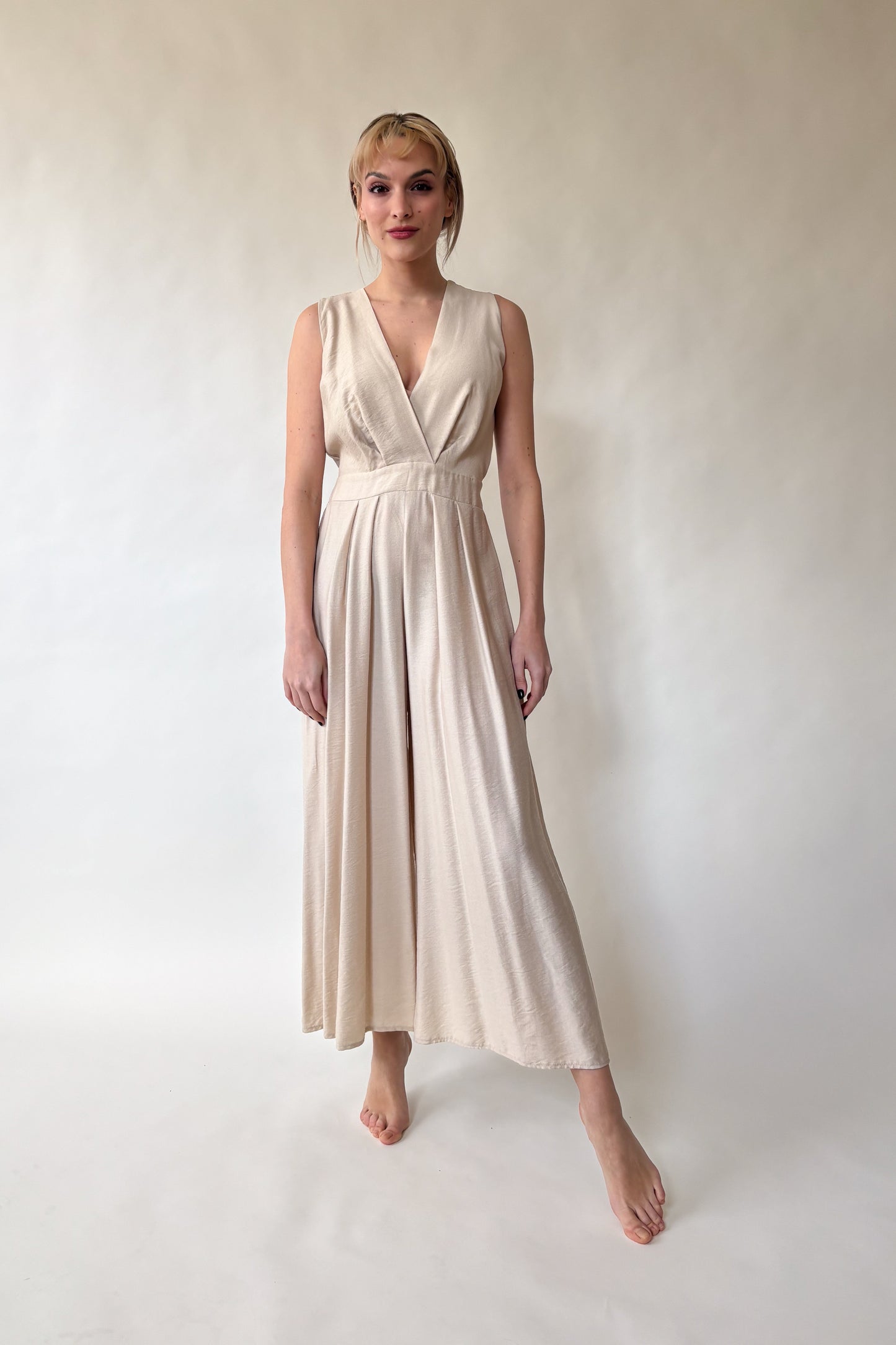 Sleeveless backless jumpsuit-beige