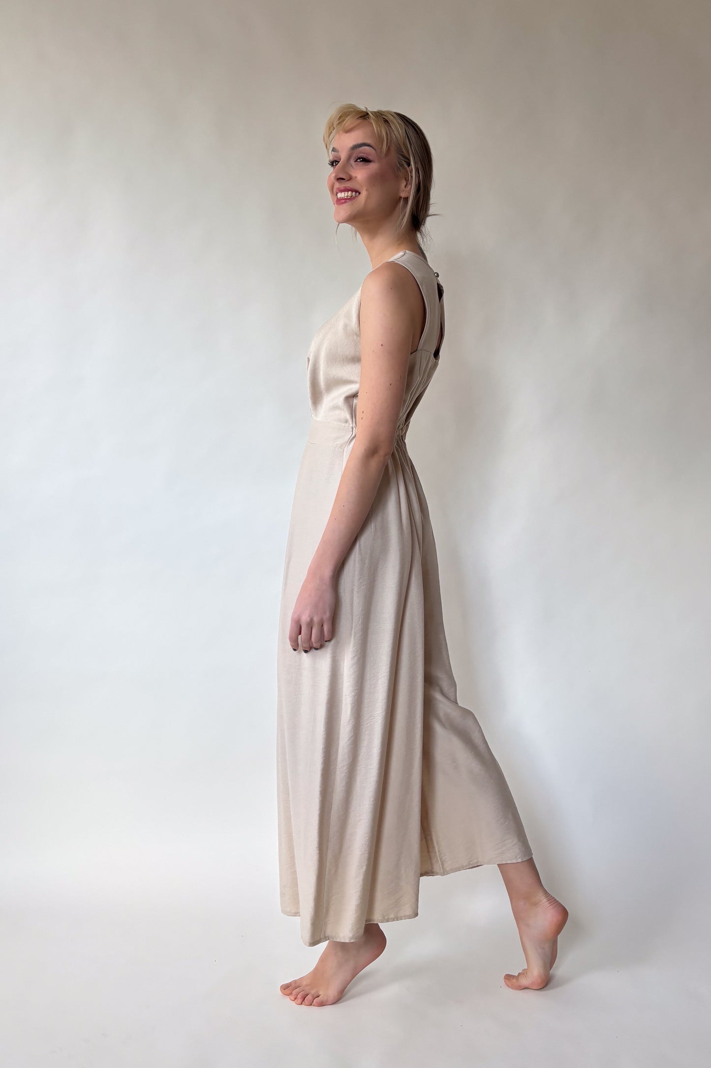 Sleeveless backless jumpsuit-beige