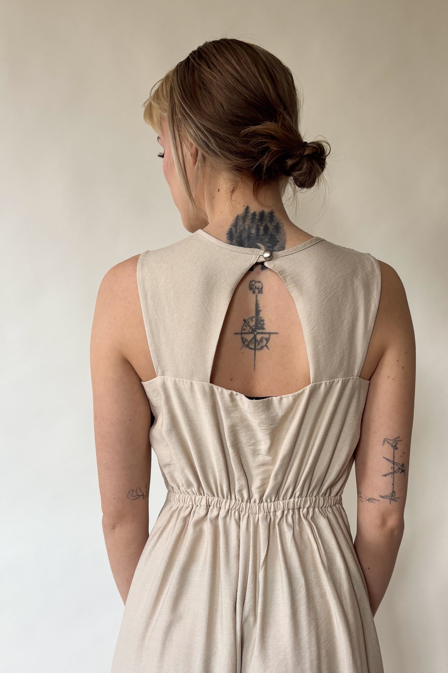 Sleeveless backless jumpsuit-beige