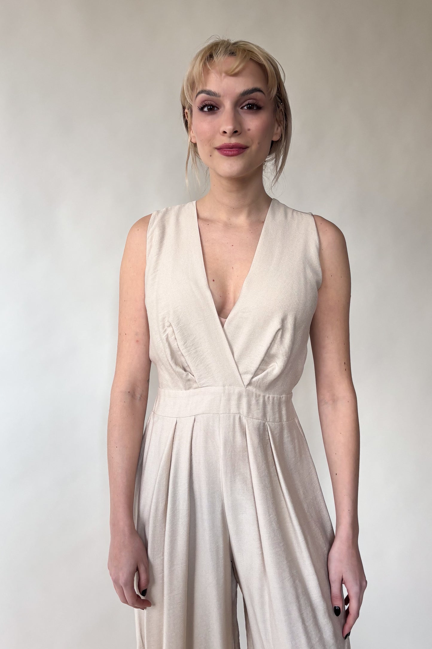 Sleeveless backless jumpsuit-beige