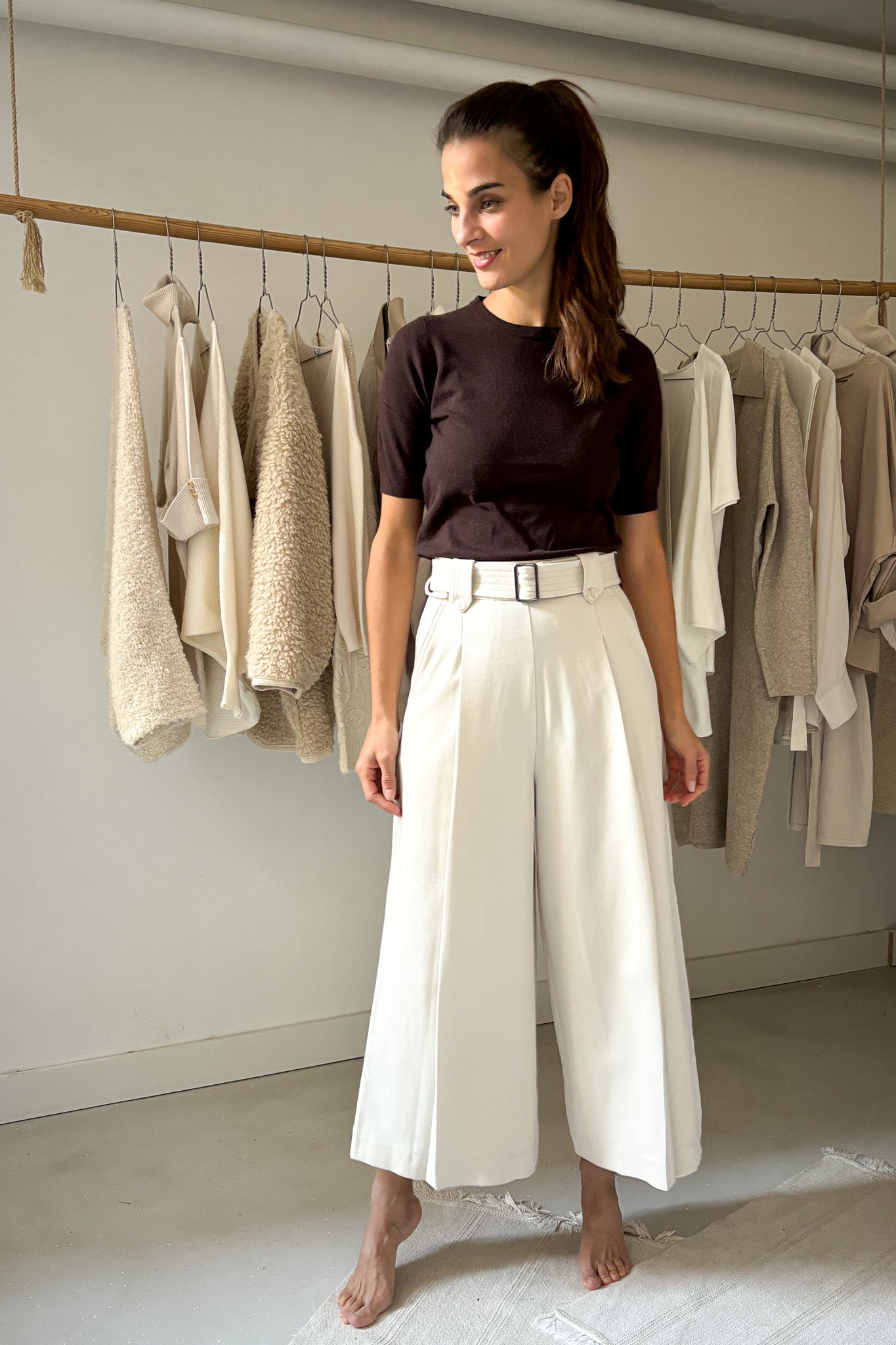 Bőszárú nadrág övvel