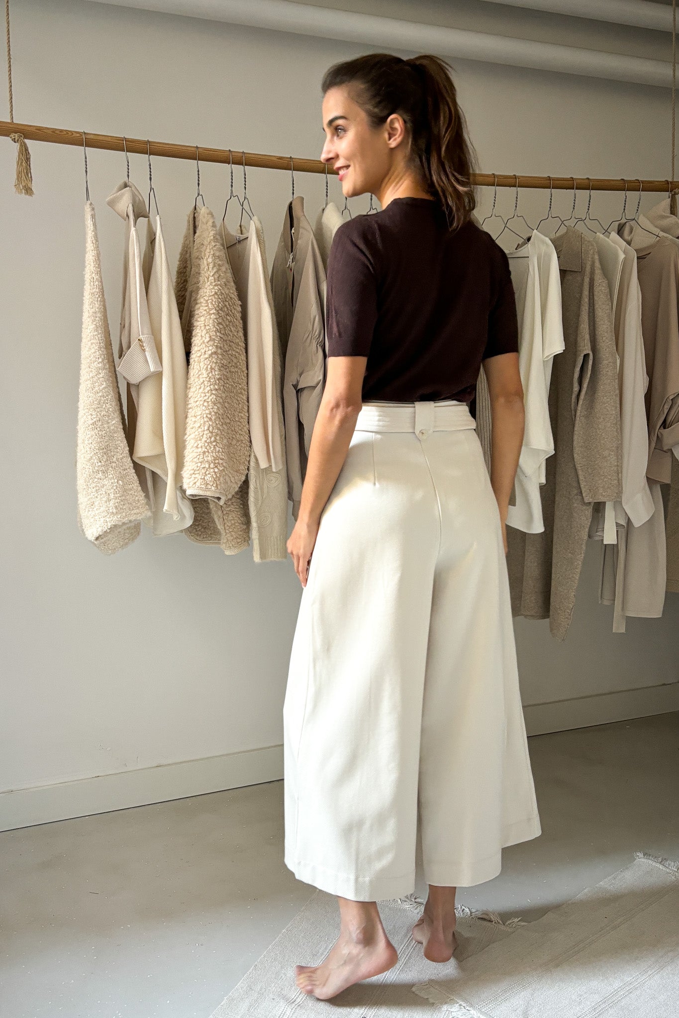 Bőszárú nadrág övvel