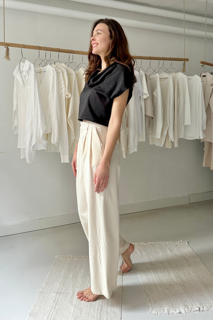 Csillámló, kámzsanyakú póló