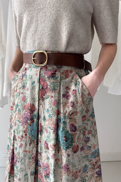 Virágos szoknya övvel