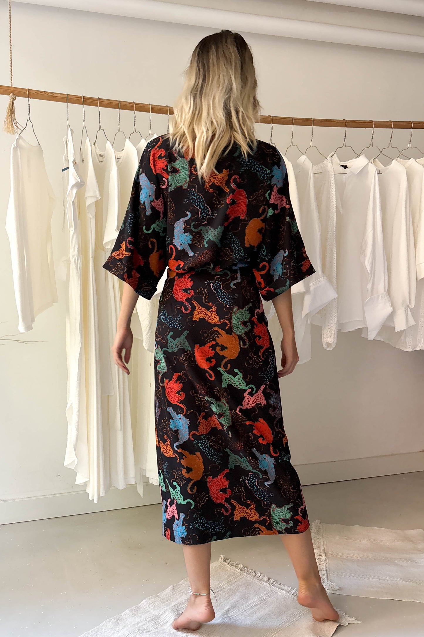 Átlapolós ruha-állatmintás