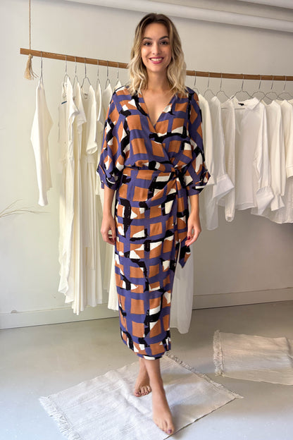 Átlapolós ruha-geometriai mintás