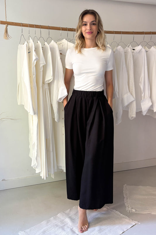 Elöl hajtásos lenge nadrág-fekete