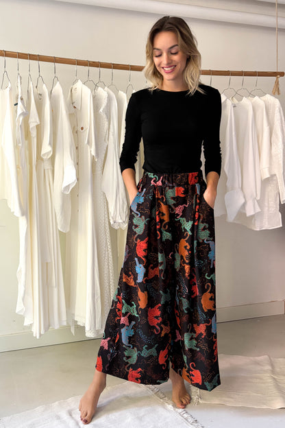 Elöl hajtásos lenge nadrág-állatmintás