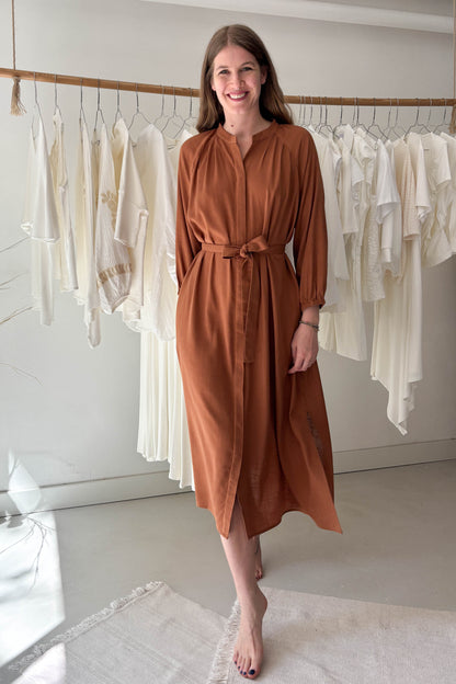 Kávébarna midi ruha