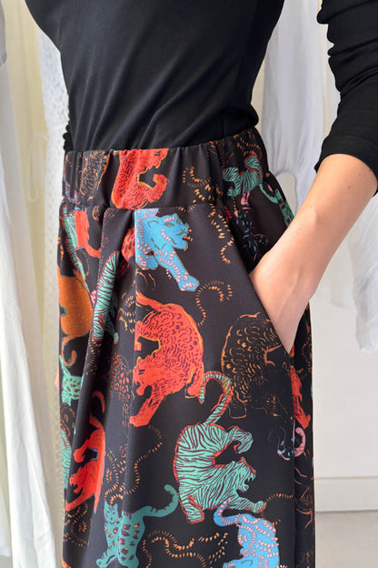 Elöl hajtásos lenge nadrág-állatmintás