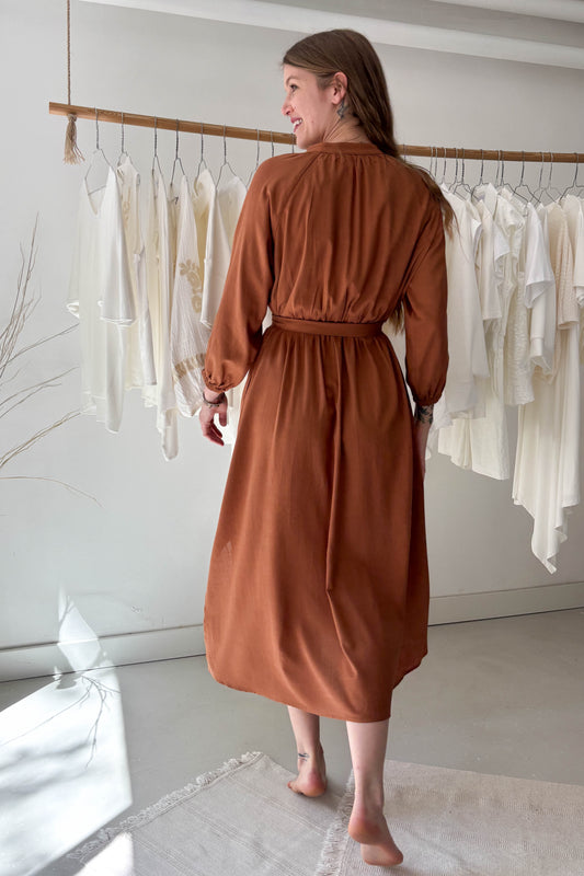 Kávébarna midi ruha