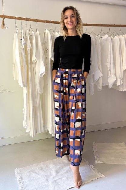 Elöl hajtásos lenge nadrág-geometriai mintás