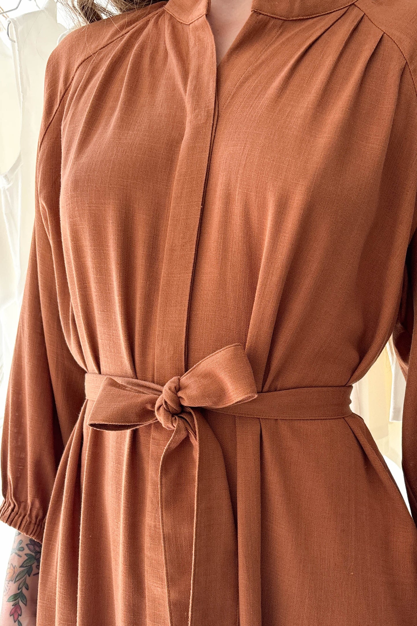 Kávébarna midi ruha