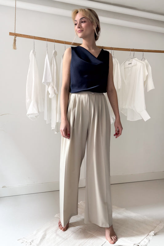 Ejtett nyakú elegáns felső - sötétkék