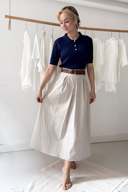 Drapp szoknya övvel