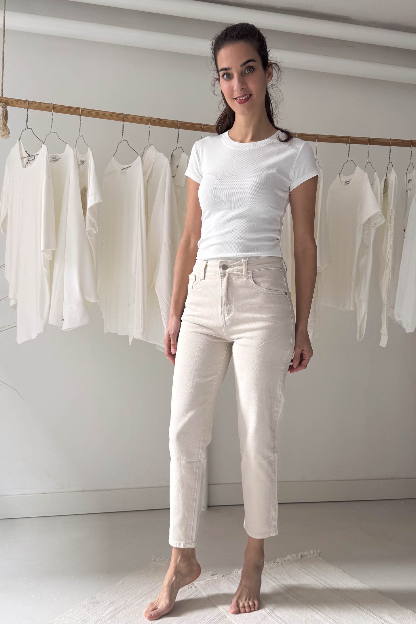 Bézs mom fit nadrág