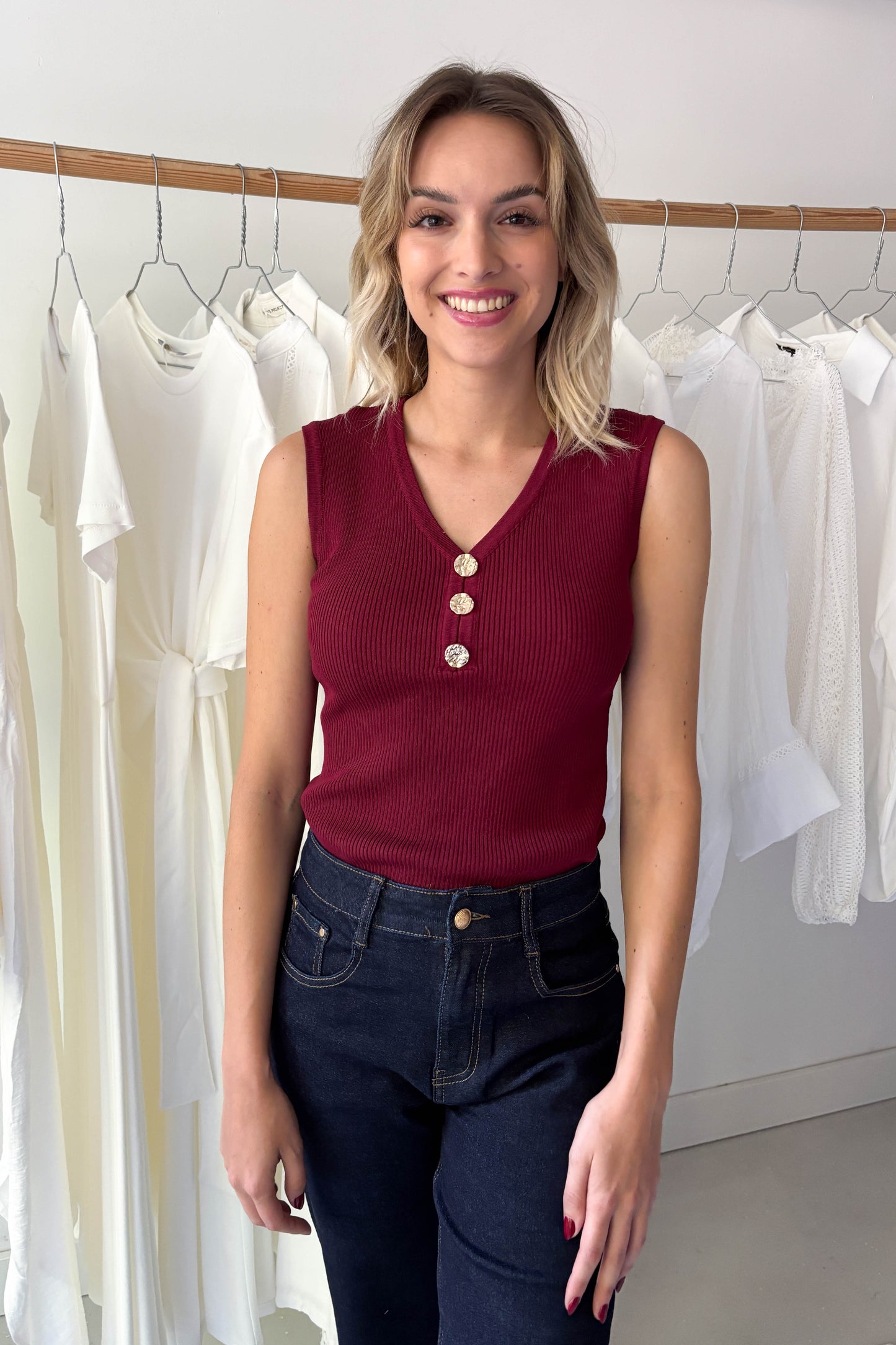 Ujjatlan aranygombos kötött felső-burgundi vörös