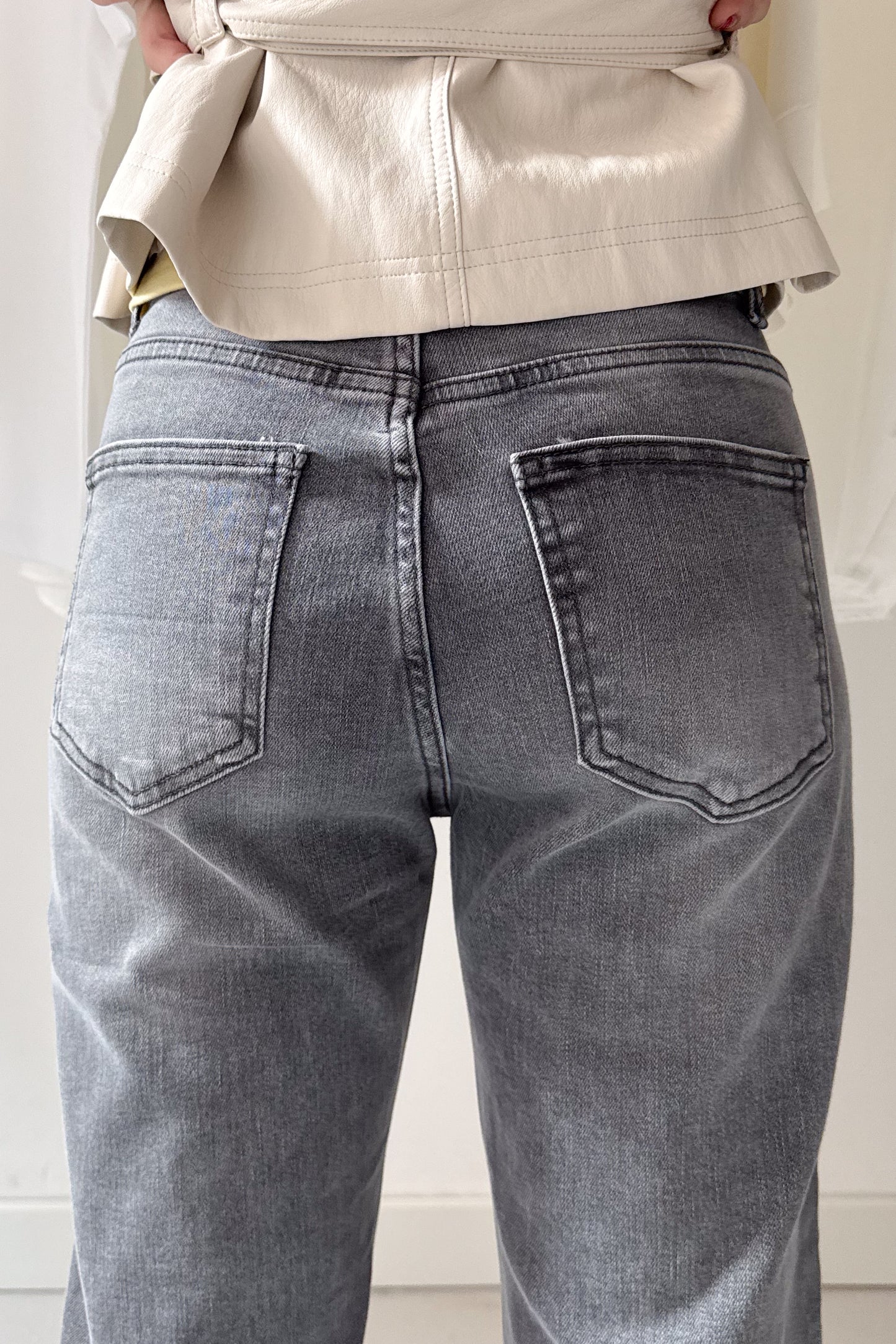 Szürke mom fit farmernadrág